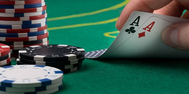 Tìm hiểu về khái niệm kinh điển Poker là gì trong năm 2024